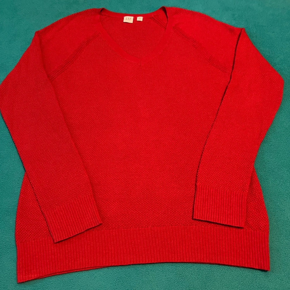 Gap lightweight v-neck sweater